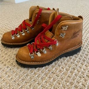 Danner Mountain Light Cascade Boots